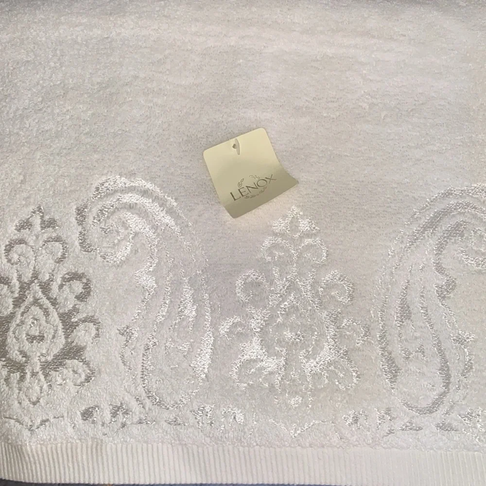 Set Of Two Vintage Lenox Bath Towels
